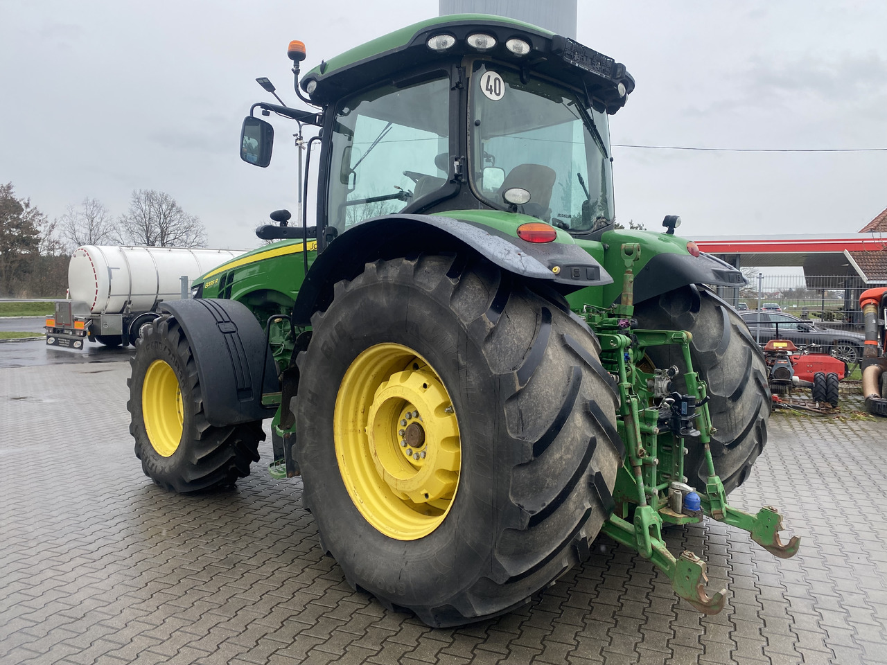 John Deere 8335 R AutoPower 50 km/h 370 PS - Traktor: obrázek 5 John Deere 8335 R AutoPower 50 km/h 370 PS - Traktor: obrázek 5