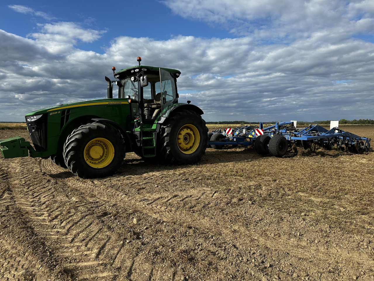 John Deere 8335 R AutoPower 50 km/h 370 PS - Traktor: obrázek 3 John Deere 8335 R AutoPower 50 km/h 370 PS - Traktor: obrázek 3