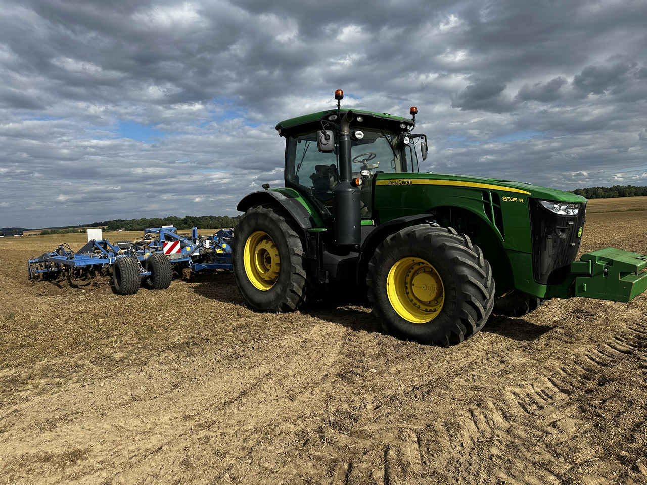 John Deere 8335 R AutoPower 50 km/h 370 PS - Traktor: obrázek 2 John Deere 8335 R AutoPower 50 km/h 370 PS - Traktor: obrázek 2