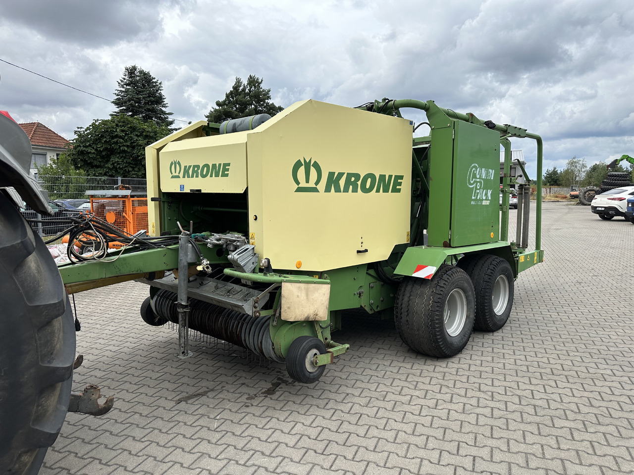 Krone COMBI PACK 1500 V MC - Lis na válcové balíky: obrázek 4 Krone COMBI PACK 1500 V MC - Lis na válcové balíky: obrázek 4