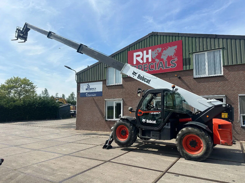 Bobcat T40.180 SLPB 31,CE, 3102 HOURS, 18 M , 4000KG 1200MM FORKS AIR CONDITIONER - Teleskopický manipulátor: obrázek 1 Bobcat T40.180 SLPB 31,CE, 3102 HOURS, 18 M , 4000KG 1200MM FORKS AIR CONDITIONER - Teleskopický manipulátor: obrázek 1