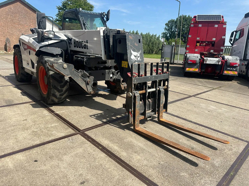 Bobcat T40.180 SLPB 31,CE, 3102 HOURS, 18 M , 4000KG 1200MM FORKS AIR CONDITIONER - Teleskopický manipulátor: obrázek 4 Bobcat T40.180 SLPB 31,CE, 3102 HOURS, 18 M , 4000KG 1200MM FORKS AIR CONDITIONER - Teleskopický manipulátor: obrázek 4