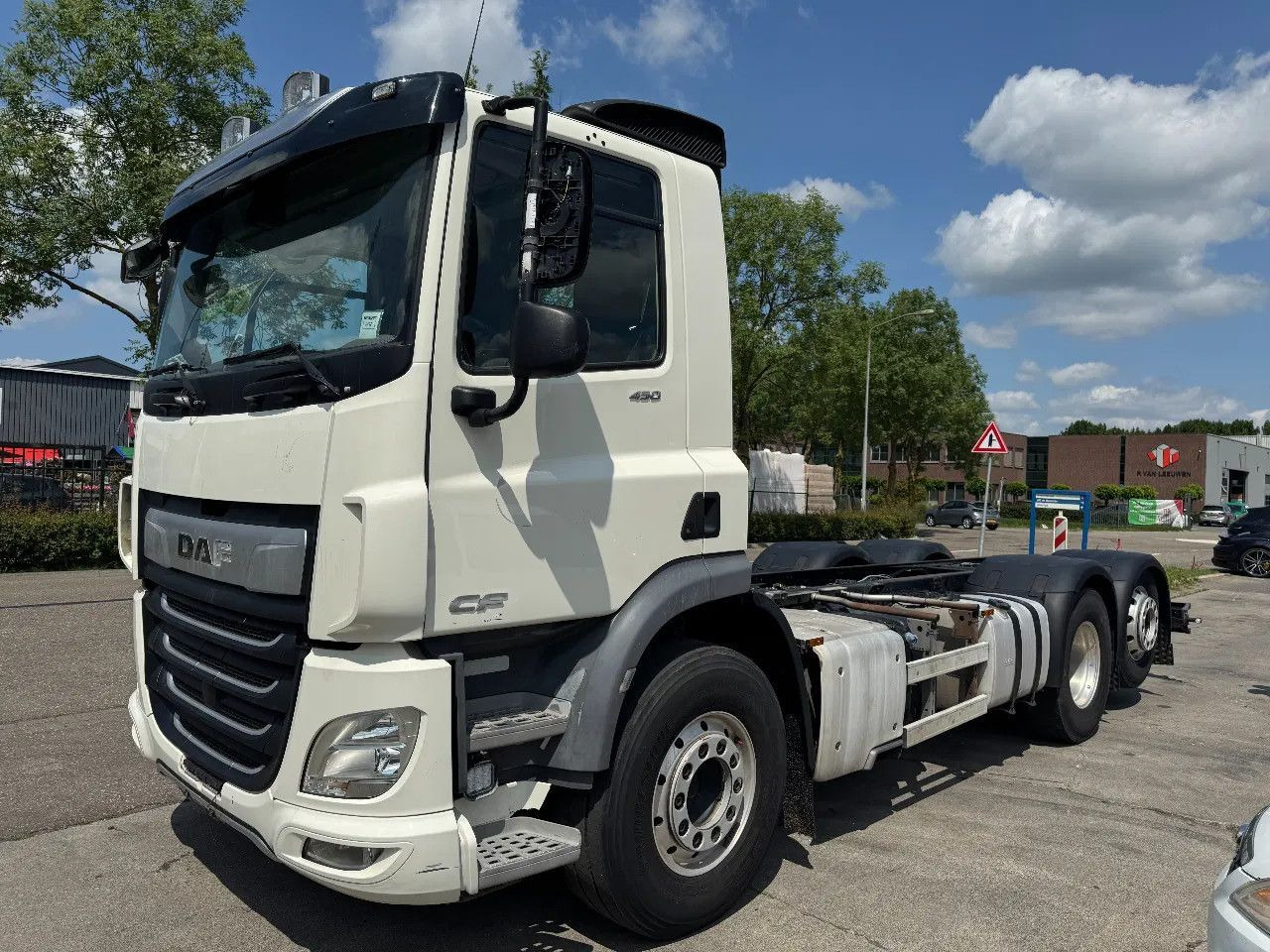 DAF CF 450 6X2 - EURO 6 + LIFT/STEERING AXLE - Podvozek s kabinou: obrázek 1 DAF CF 450 6X2 - EURO 6 + LIFT/STEERING AXLE - Podvozek s kabinou: obrázek 1