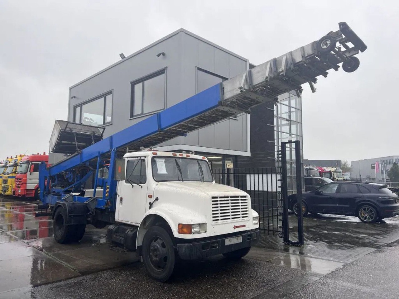 International 4600 4x2 210HP + TEUPEN hyL International 4600 4x2 210HP + TEUPEN hyLI - Autoplošina: obrázek 3 International 4600 4x2 210HP + TEUPEN hyL International 4600 4x2 210HP + TEUPEN hyLI - Autoplošina: obrázek 3