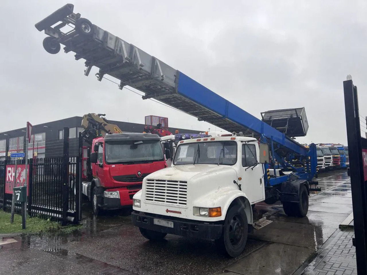 International 4600 4x2 210HP + TEUPEN hyL International 4600 4x2 210HP + TEUPEN hyLI - Autoplošina: obrázek 1 International 4600 4x2 210HP + TEUPEN hyL International 4600 4x2 210HP + TEUPEN hyLI - Autoplošina: obrázek 1