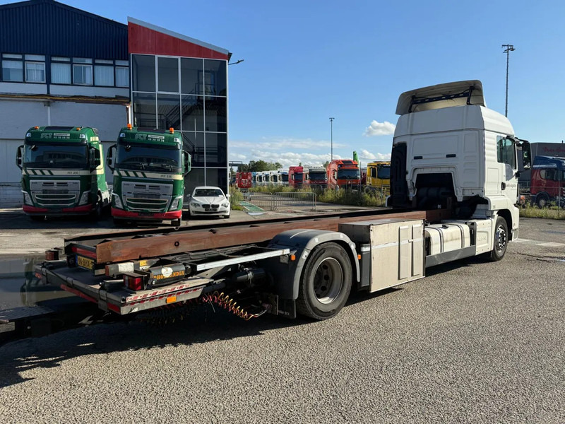 MAN TGS 18.420 EURO 6 + KRONE 2 AXLE + 2x DHOLLANDIA LIFT - Kontejnérový podvozek/ Výměnná nástavba: obrázek 4 MAN TGS 18.420 EURO 6 + KRONE 2 AXLE + 2x DHOLLANDIA LIFT - Kontejnérový podvozek/ Výměnná nástavba: obrázek 4