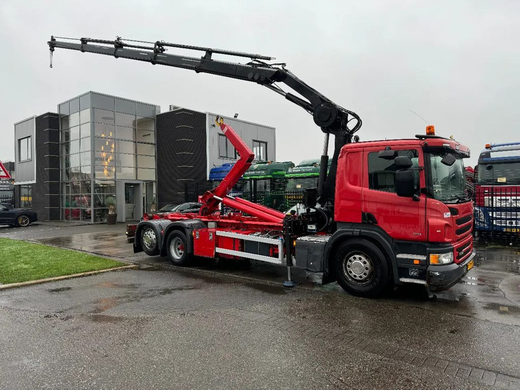 Scania P320 6X2 HIAB 20T + HIAB 144 E4 - Hákový nosič kontejnerů, Auto s hydraulickou rukou: obrázek 1 Scania P320 6X2 HIAB 20T + HIAB 144 E4 - Hákový nosič kontejnerů, Auto s hydraulickou rukou: obrázek 1