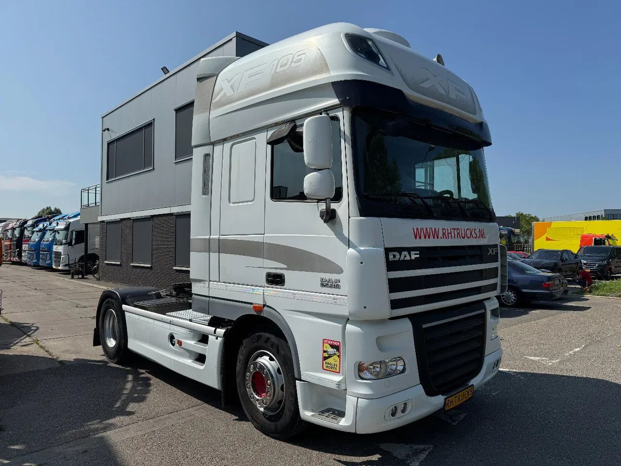 DAF XF 105.510 4X2 SKIRTS ADR RETARDER STANDKLIMA - Tahač: obrázek 3 DAF XF 105.510 4X2 SKIRTS ADR RETARDER STANDKLIMA - Tahač: obrázek 3