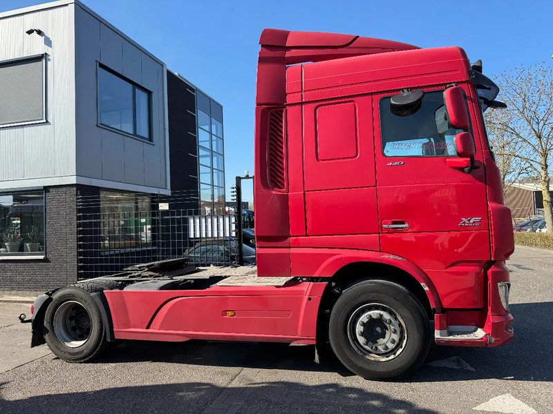 DAF XF 440 4X2 EURO 6 SKIRTS 2017 - Tahač: obrázek 4 DAF XF 440 4X2 EURO 6 SKIRTS 2017 - Tahač: obrázek 4