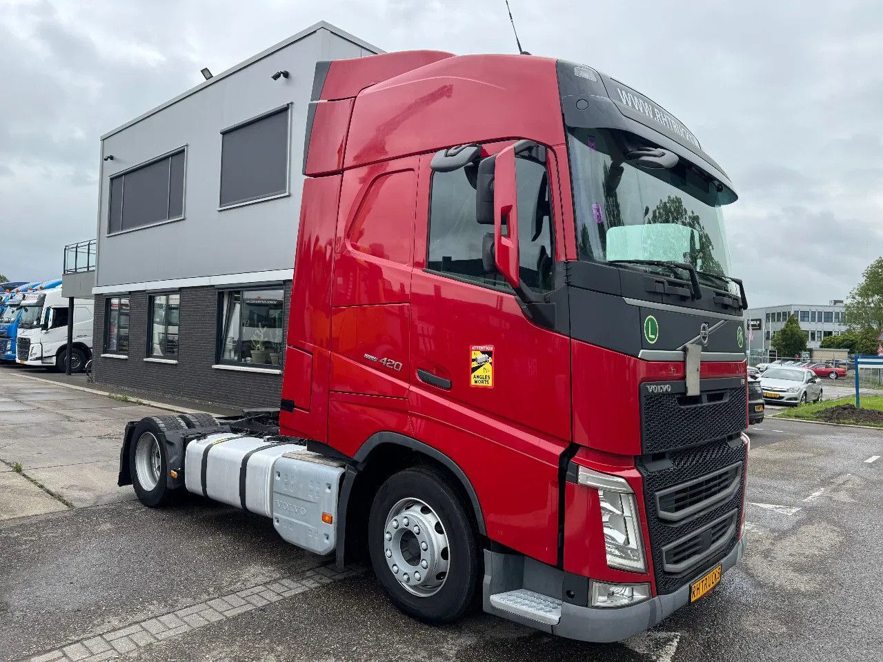 Volvo FH 420 4X2 - EURO 6 + LOW DECK - Tahač: obrázek 3 Volvo FH 420 4X2 - EURO 6 + LOW DECK - Tahač: obrázek 3