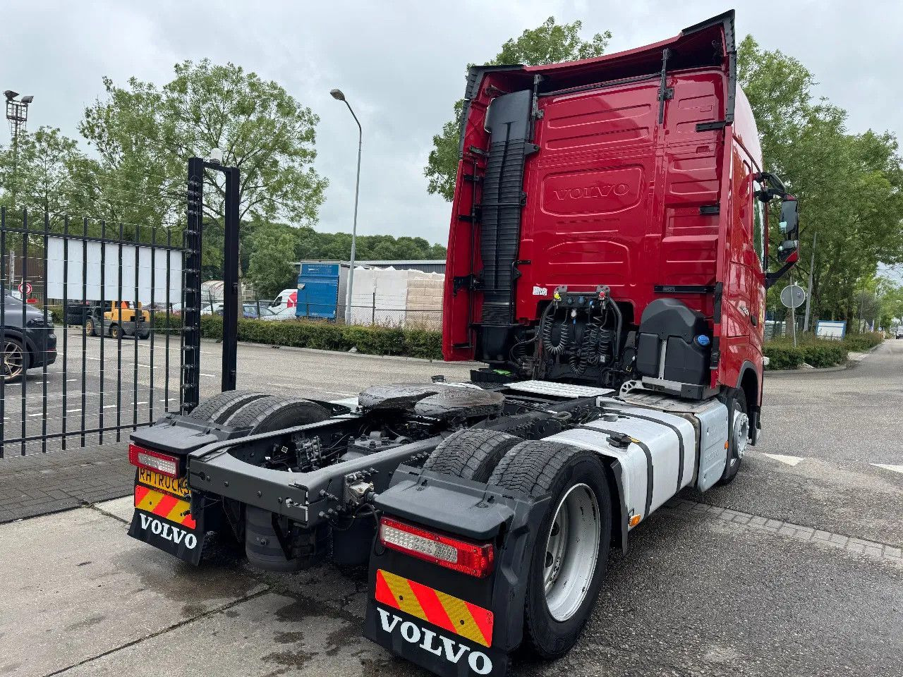 Volvo FH 420 4X2 - EURO 6 + LOW DECK - Tahač: obrázek 4 Volvo FH 420 4X2 - EURO 6 + LOW DECK - Tahač: obrázek 4