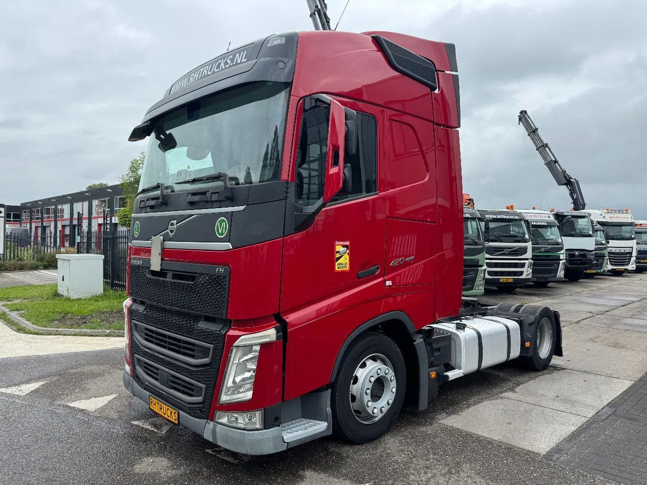 Volvo FH 420 4X2 - EURO 6 + LOW DECK - Tahač: obrázek 1 Volvo FH 420 4X2 - EURO 6 + LOW DECK - Tahač: obrázek 1