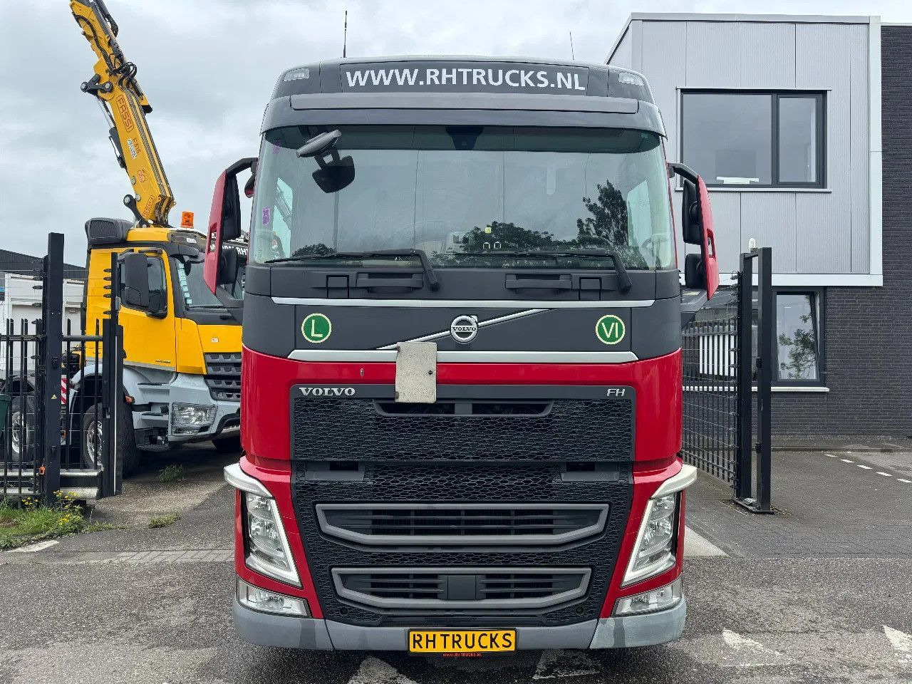 Volvo FH 420 4X2 - EURO 6 + LOW DECK - Tahač: obrázek 2 Volvo FH 420 4X2 - EURO 6 + LOW DECK - Tahač: obrázek 2