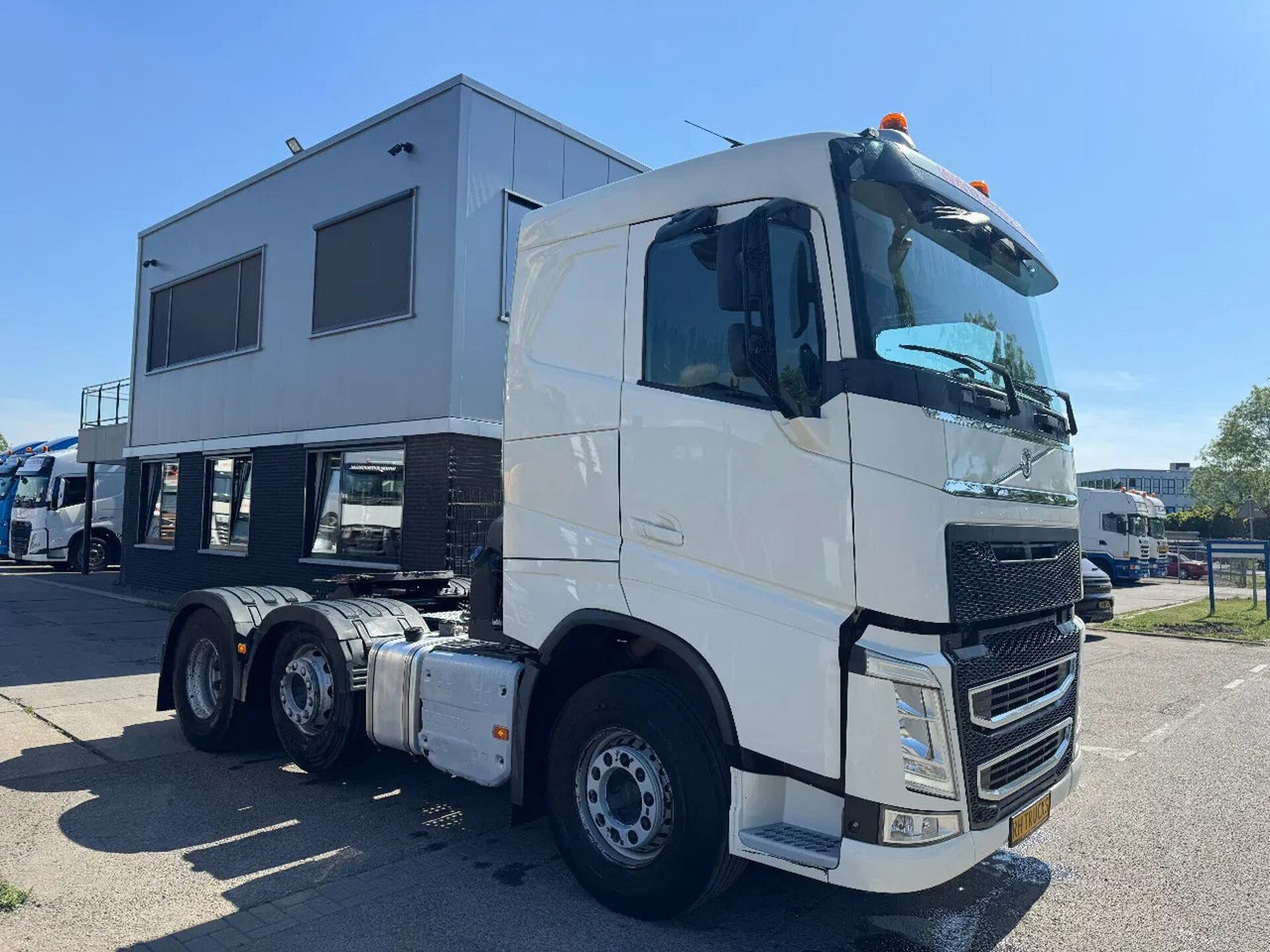 Volvo FH 460 6X2 - EURO 6 + LIFTING AXLE - Tahač: obrázek 3 Volvo FH 460 6X2 - EURO 6 + LIFTING AXLE - Tahač: obrázek 3