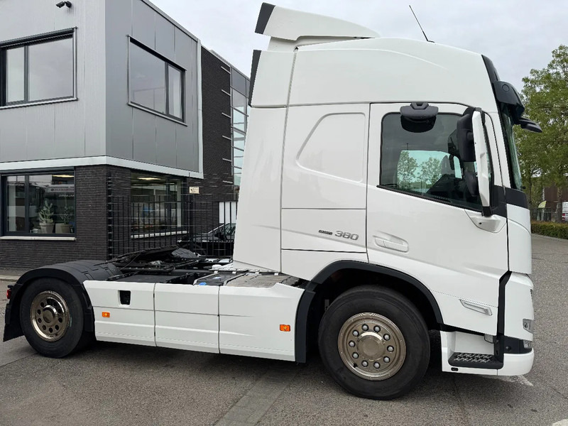 Volvo FM 380 4X2 EURO 6 NEW FACE SKIRTS AIRCO SPOILERS - Tahač: obrázek 4 Volvo FM 380 4X2 EURO 6 NEW FACE SKIRTS AIRCO SPOILERS - Tahač: obrázek 4