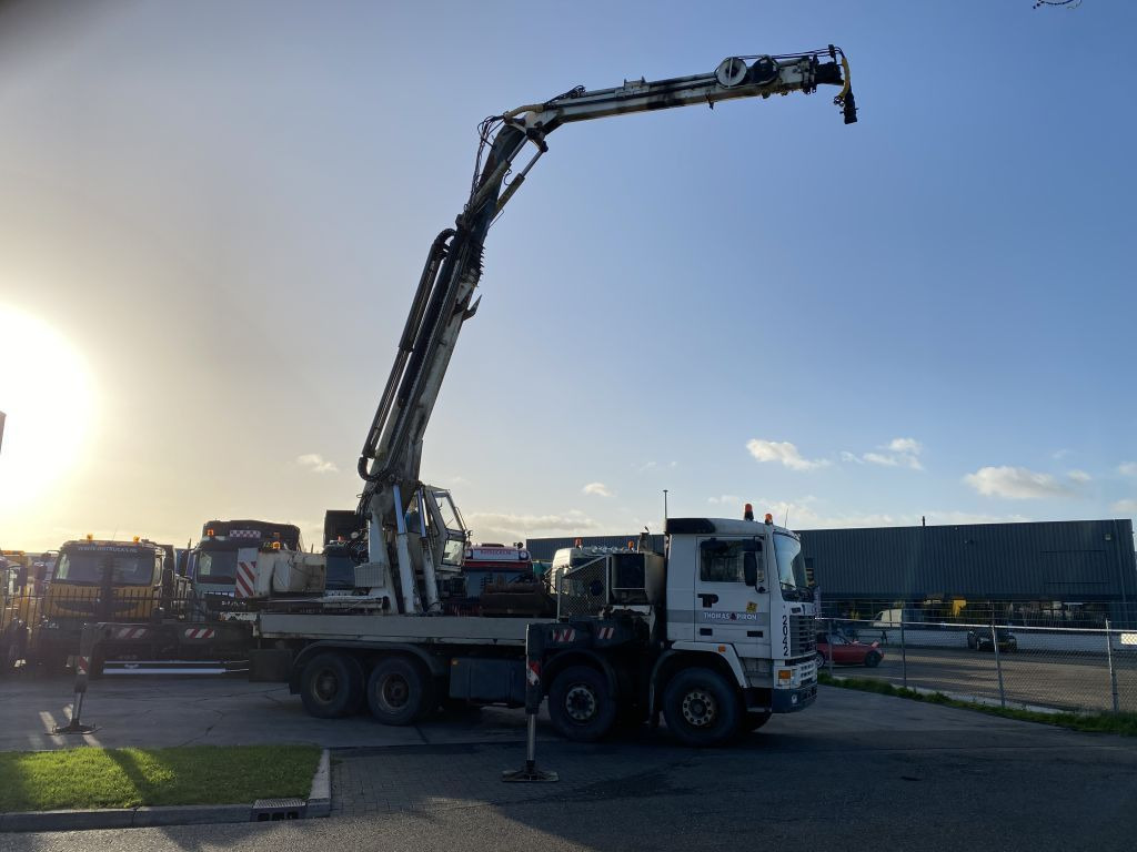 Volvo F 12 8X4 + CORMACH 87000 CRANE - 8.642 HOURS - Auto s hydraulickou rukou: obrázek 5 Volvo F 12 8X4 + CORMACH 87000 CRANE - 8.642 HOURS - Auto s hydraulickou rukou: obrázek 5