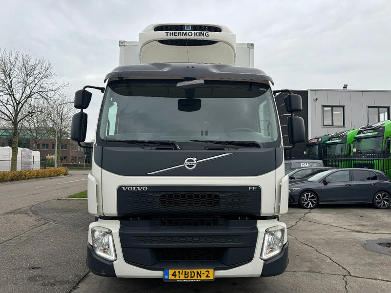 Volvo FE 250 4X2 - EURO 6 + THERMOKING T-500R + DHOLLANDIA LIFT + TÜV 06-2025 - Chladírenský nákladní automobil: obrázek 2 Volvo FE 250 4X2 - EURO 6 + THERMOKING T-500R + DHOLLANDIA LIFT + TÜV 06-2025 - Chladírenský nákladní automobil: obrázek 2