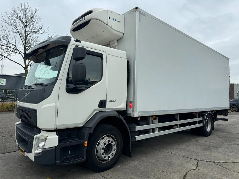 Volvo FE 250 4X2 - EURO 6 + THERMOKING T-500R + DHOLLANDIA LIFT + TÜV 06-2025 - Chladírenský nákladní automobil: obrázek 1 Volvo FE 250 4X2 - EURO 6 + THERMOKING T-500R + DHOLLANDIA LIFT + TÜV 06-2025 - Chladírenský nákladní automobil: obrázek 1