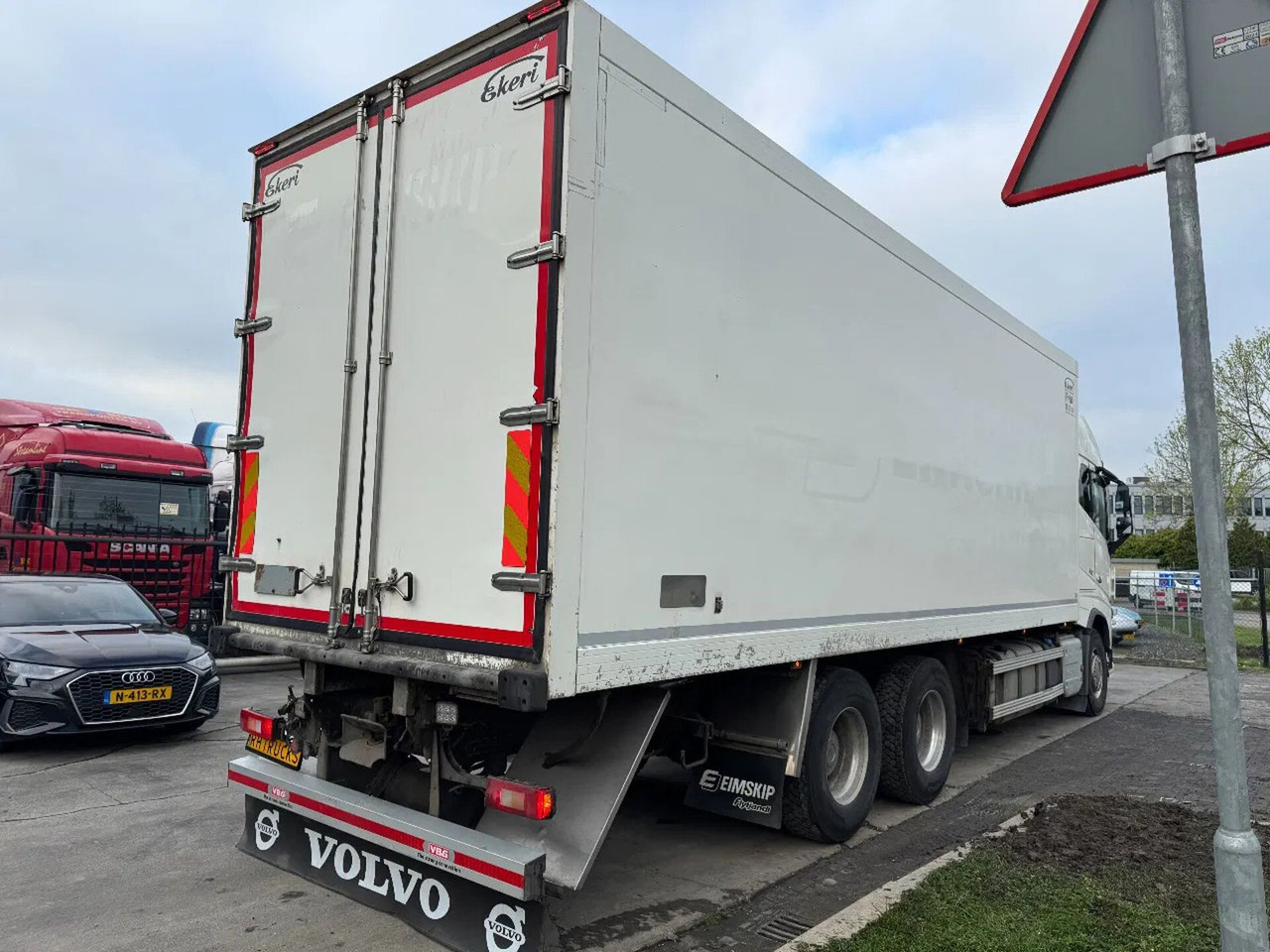 Volvo FH 16.650 6X4 - EURO 6 + CARRIER SUPRA 750 - Chladírenský nákladní automobil: obrázek 5 Volvo FH 16.650 6X4 - EURO 6 + CARRIER SUPRA 750 - Chladírenský nákladní automobil: obrázek 5