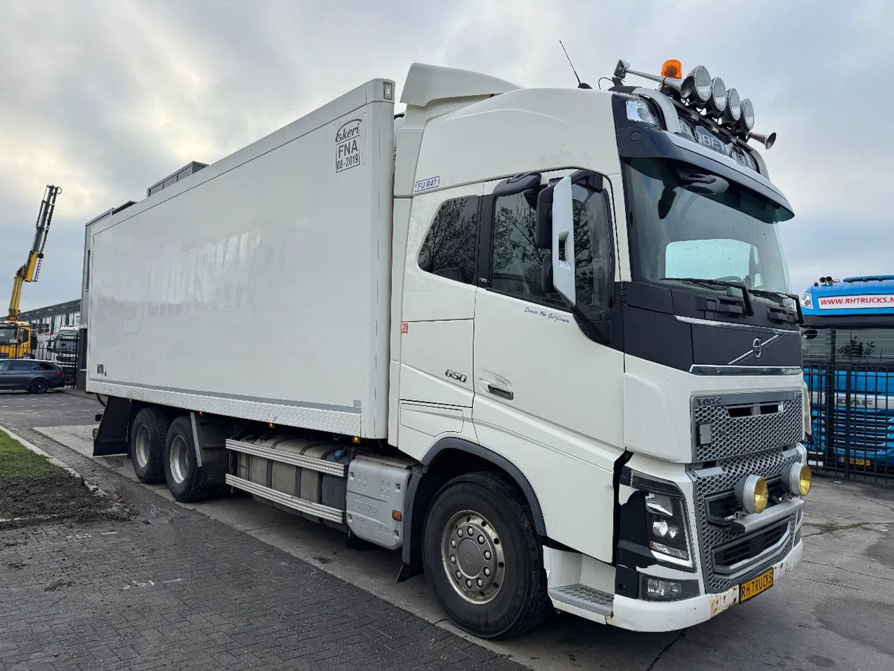 Volvo FH 16.650 6X4 - EURO 6 + CARRIER SUPRA 750 - Chladírenský nákladní automobil: obrázek 3 Volvo FH 16.650 6X4 - EURO 6 + CARRIER SUPRA 750 - Chladírenský nákladní automobil: obrázek 3