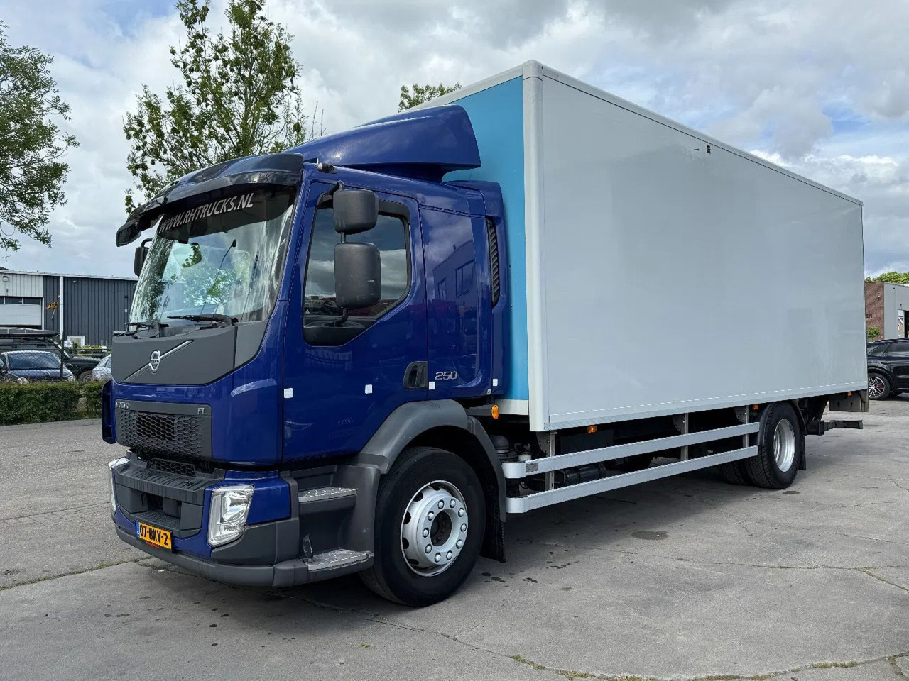 Volvo FL 250 18 TON - ONLY 169.291 KM + DHOLLANDIA LIF - Skříňový nákladní auto: obrázek 1 Volvo FL 250 18 TON - ONLY 169.291 KM + DHOLLANDIA LIF - Skříňový nákladní auto: obrázek 1