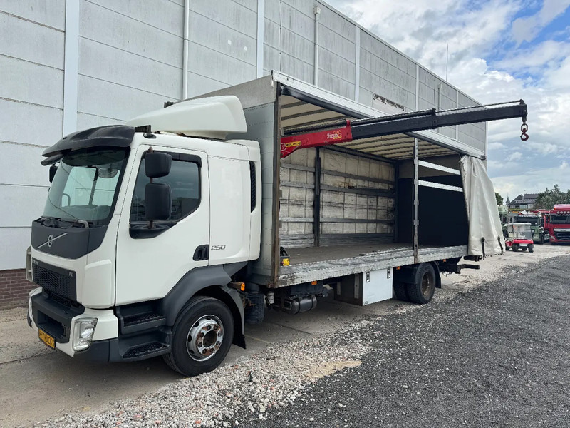 Volvo FL 250 4X2 EURO 6 + FASSI MICRO M25A.12 - Plachtový nákladní auto, Auto s hydraulickou rukou: obrázek 1 Volvo FL 250 4X2 EURO 6 + FASSI MICRO M25A.12 - Plachtový nákladní auto, Auto s hydraulickou rukou: obrázek 1