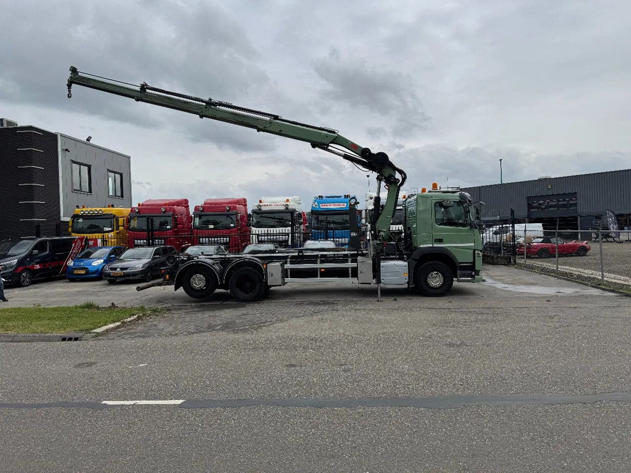 Volvo FM 370 6X2 VDL 21T HOOK + HIAB 211 + REMOTE CONT - Hákový nosič kontejnerů, Auto s hydraulickou rukou: obrázek 2 Volvo FM 370 6X2 VDL 21T HOOK + HIAB 211 + REMOTE CONT - Hákový nosič kontejnerů, Auto s hydraulickou rukou: obrázek 2
