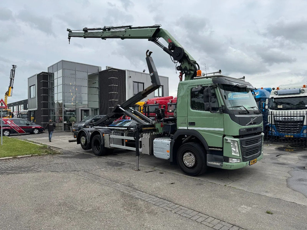 Volvo FM 370 6X2 VDL 21T HOOK + HIAB 211 + REMOTE CONT - Hákový nosič kontejnerů, Auto s hydraulickou rukou: obrázek 3 Volvo FM 370 6X2 VDL 21T HOOK + HIAB 211 + REMOTE CONT - Hákový nosič kontejnerů, Auto s hydraulickou rukou: obrázek 3