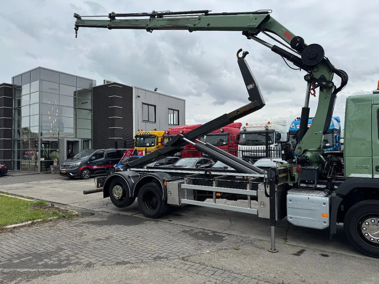 Volvo FM 370 6X2 VDL 21T HOOK + HIAB 211 + REMOTE CONT - Hákový nosič kontejnerů, Auto s hydraulickou rukou: obrázek 4 Volvo FM 370 6X2 VDL 21T HOOK + HIAB 211 + REMOTE CONT - Hákový nosič kontejnerů, Auto s hydraulickou rukou: obrázek 4