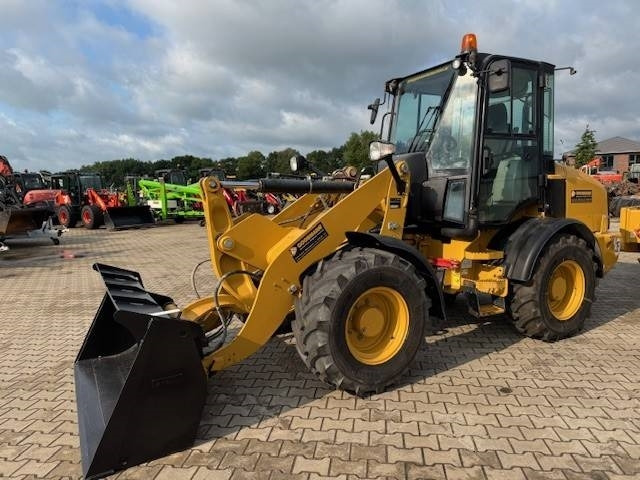 CAT 908 - Kolový nakladač: obrázek 3 CAT 908 - Kolový nakladač: obrázek 3