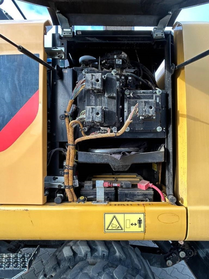 Kolesové rýpadlo CAT M 318 F: obrázek 6