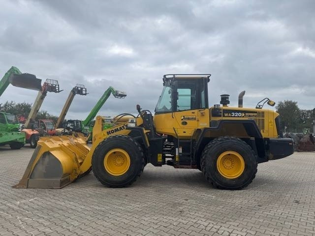 Komatsu WA 320 - Kolový nakladač: obrázek 2 Komatsu WA 320 - Kolový nakladač: obrázek 2