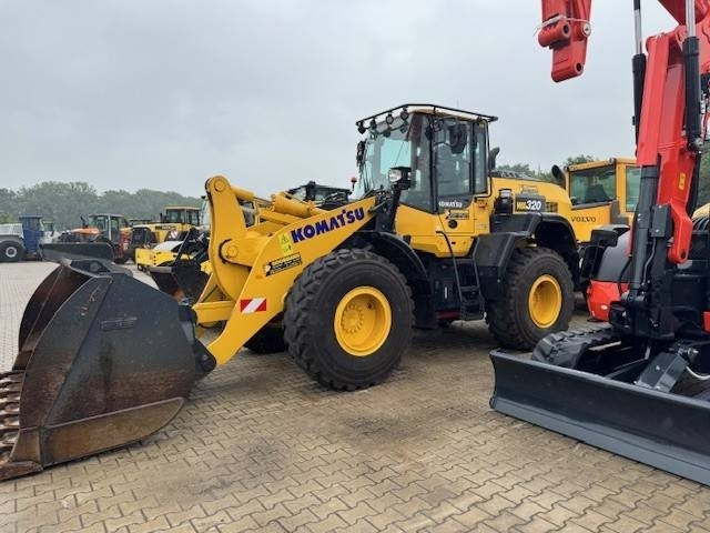 Komatsu WA 320 - Kolový nakladač: obrázek 1 Komatsu WA 320 - Kolový nakladač: obrázek 1