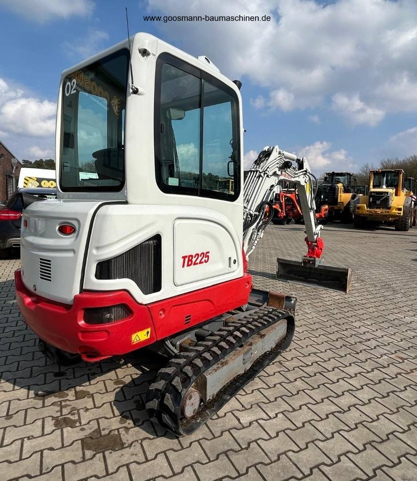 Takeuchi TB 225 - Mini rýpadlo: obrázek 5 Takeuchi TB 225 - Mini rýpadlo: obrázek 5