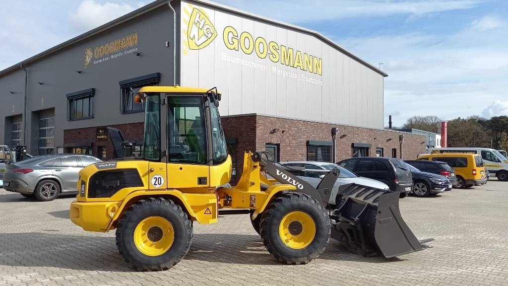 Volvo L 30 G - Kolový nakladač: obrázek 1 Volvo L 30 G - Kolový nakladač: obrázek 1