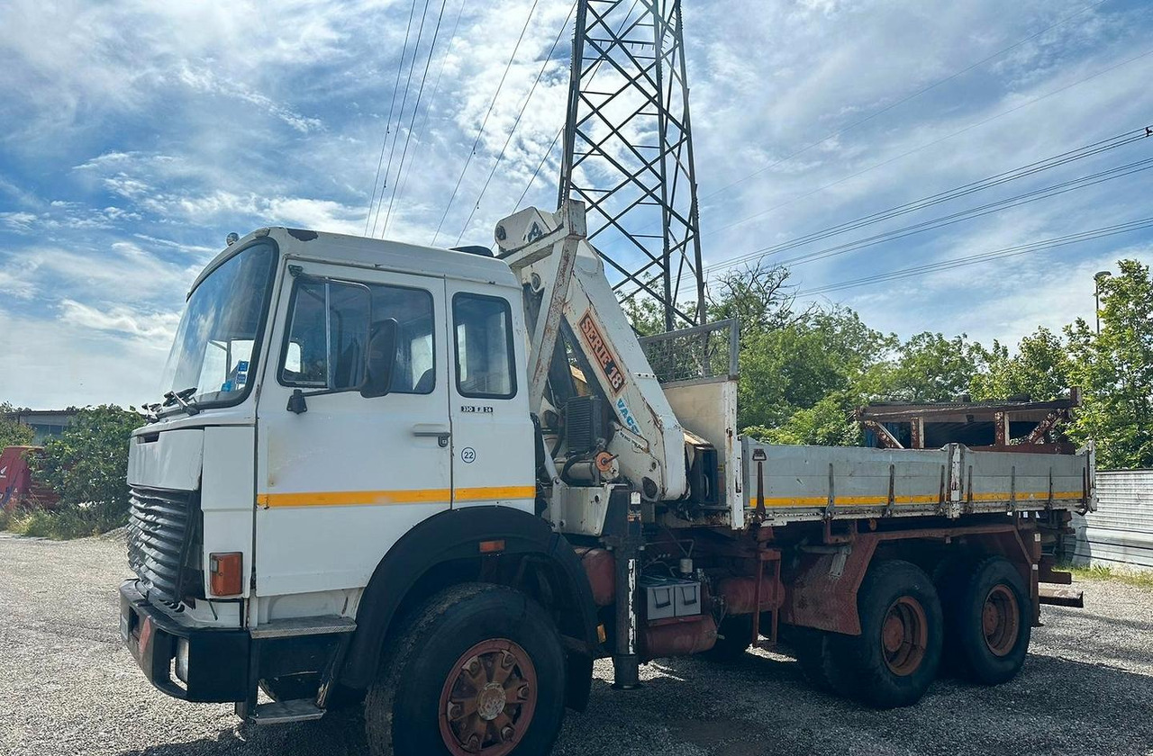 Iveco 330 26 con gru - Nákladní automobil valníkový/ Plošinový, Auto s hydraulickou rukou: obrázek 2 Iveco 330 26 con gru - Nákladní automobil valníkový/ Plošinový, Auto s hydraulickou rukou: obrázek 2