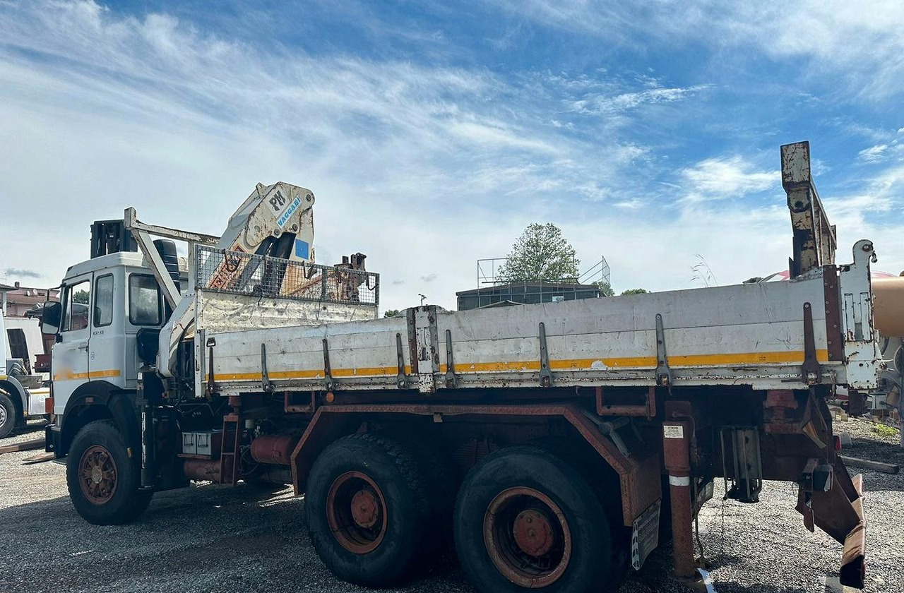 Iveco 330 26 con gru - Nákladní automobil valníkový/ Plošinový, Auto s hydraulickou rukou: obrázek 3 Iveco 330 26 con gru - Nákladní automobil valníkový/ Plošinový, Auto s hydraulickou rukou: obrázek 3