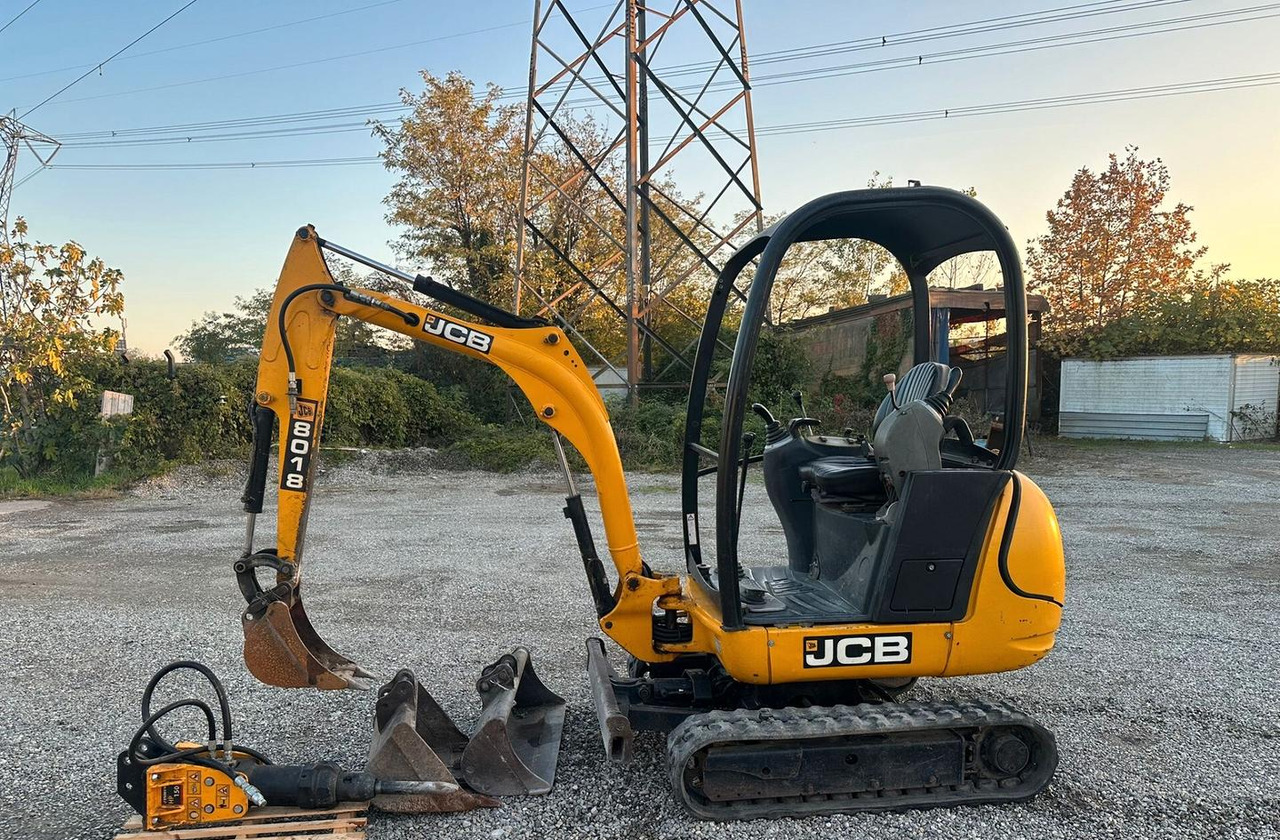 Mini escavatore Jcb 18 quintali - Mini rýpadlo: obrázek 1 Mini escavatore Jcb 18 quintali - Mini rýpadlo: obrázek 1