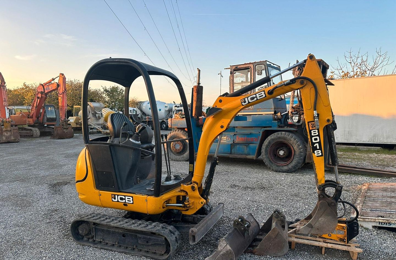 Mini escavatore Jcb 18 quintali - Mini rýpadlo: obrázek 5 Mini escavatore Jcb 18 quintali - Mini rýpadlo: obrázek 5