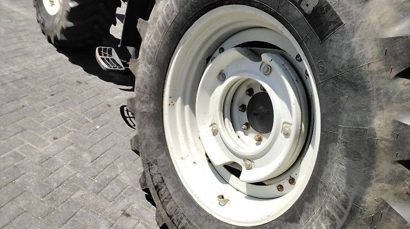Valtra T153 Versu - Traktor: obrázek 5 Valtra T153 Versu - Traktor: obrázek 5
