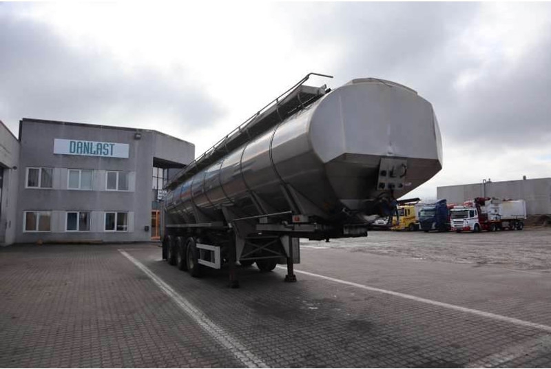 VM Tank trailer/tankauflieger - Cisternový návěs: obrázek 2 VM Tank trailer/tankauflieger - Cisternový návěs: obrázek 2