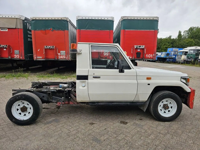 Toyota Land Cruiser LB71MOD - Dodávka: obrázek 4 Toyota Land Cruiser LB71MOD - Dodávka: obrázek 4