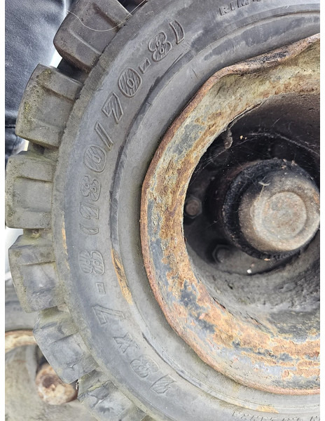 Michelin 18x7-8 (180/70-8) full rubber - Pneumatiky: obrázek 3 Michelin 18x7-8 (180/70-8) full rubber - Pneumatiky: obrázek 3