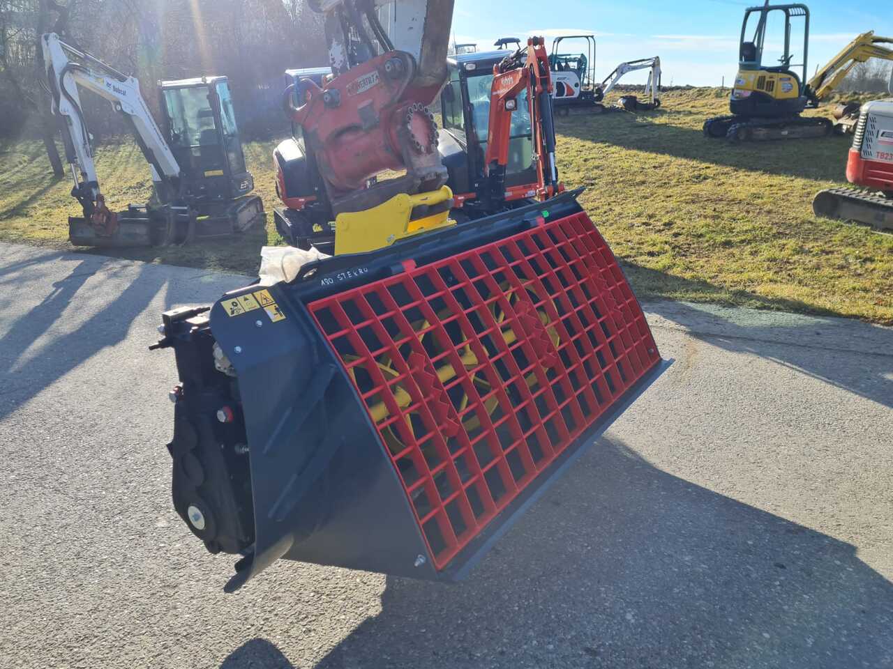 Concrete mixing bucket 180 cm for Excavator - Lžíce pro Pásové rýpadlo: obrázek 2 Concrete mixing bucket 180 cm for Excavator - Lžíce pro Pásové rýpadlo: obrázek 2