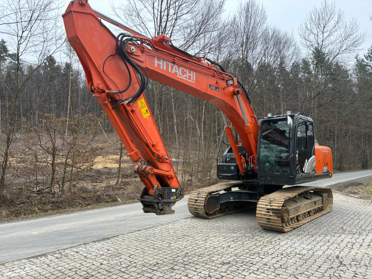 HITACHI ZX 210-6 - Pásové rýpadlo: obrázek 3 HITACHI ZX 210-6 - Pásové rýpadlo: obrázek 3