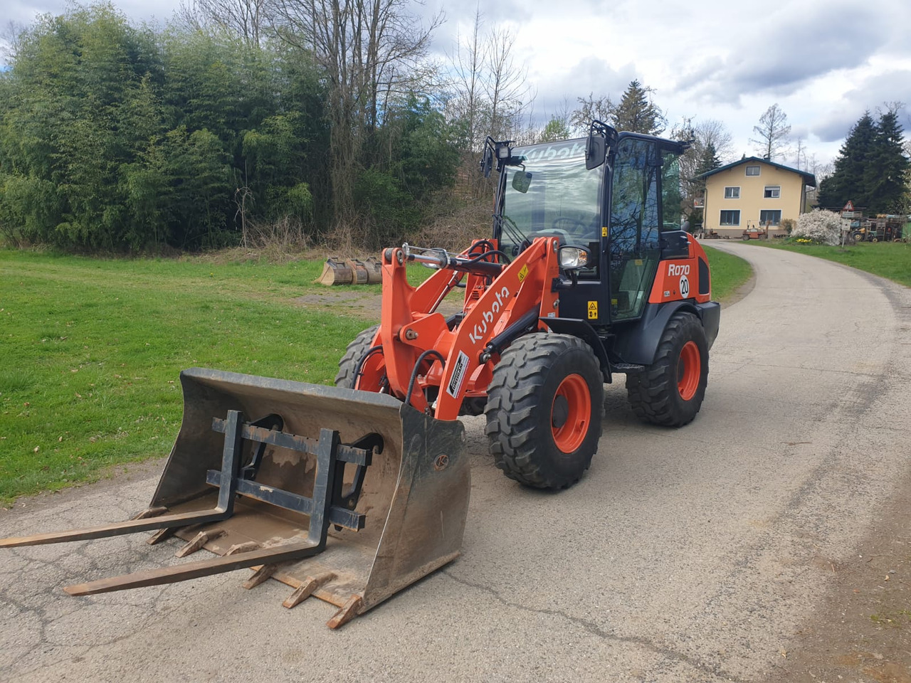 KUBOTA R 070 - Kolový nakladač: obrázek 3 KUBOTA R 070 - Kolový nakladač: obrázek 3