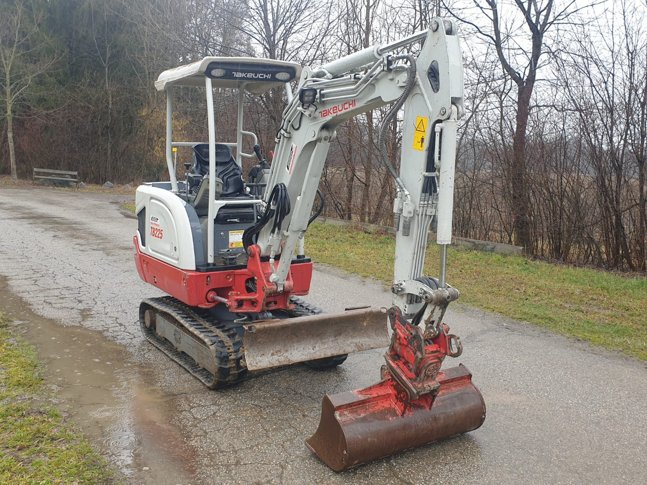 TAKEUCHI TB 225 - Mini rýpadlo: obrázek 4 TAKEUCHI TB 225 - Mini rýpadlo: obrázek 4