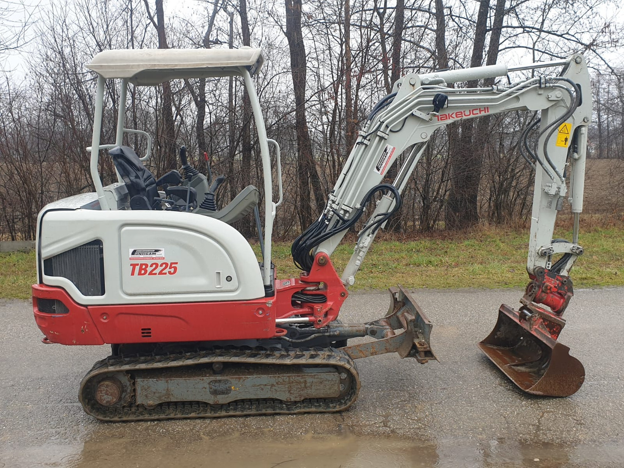 TAKEUCHI TB 225 - Mini rýpadlo: obrázek 2 TAKEUCHI TB 225 - Mini rýpadlo: obrázek 2