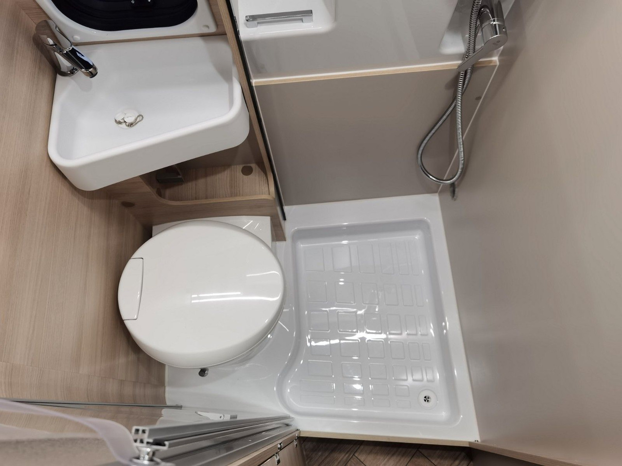 Chausson V697 SPORT LINE / 140PS-8G / EINZELBETTEN - GARA leasing Chausson V697 SPORT LINE / 140PS-8G / EINZELBETTEN - GARA: obrázek 19