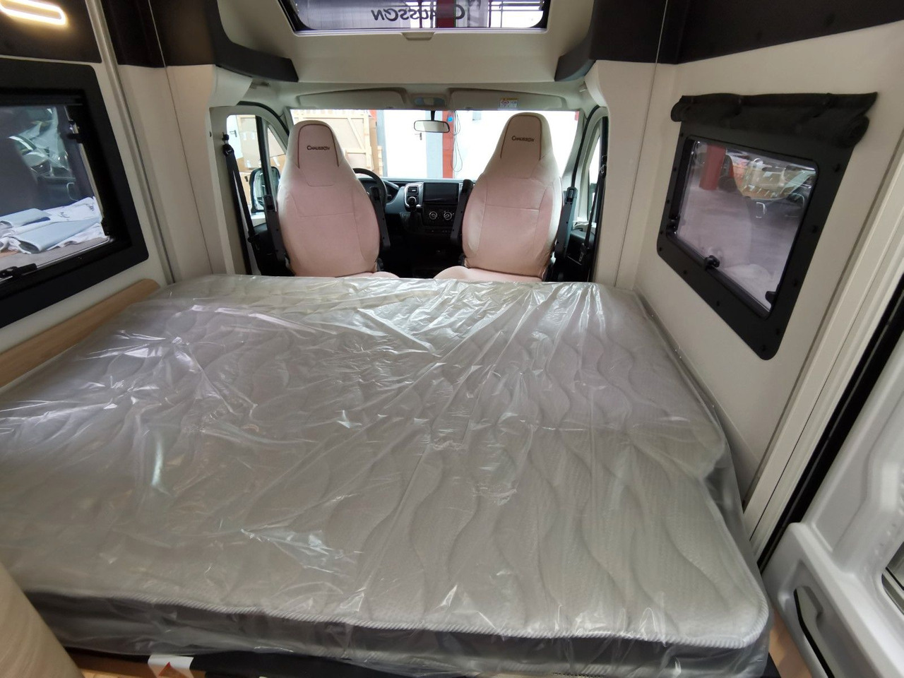 Polointegrovaný obytný vůz Chausson X 650 EXCLUSIVE LINE / - 2025 - / XXL - HUBBETT: obrázek 19